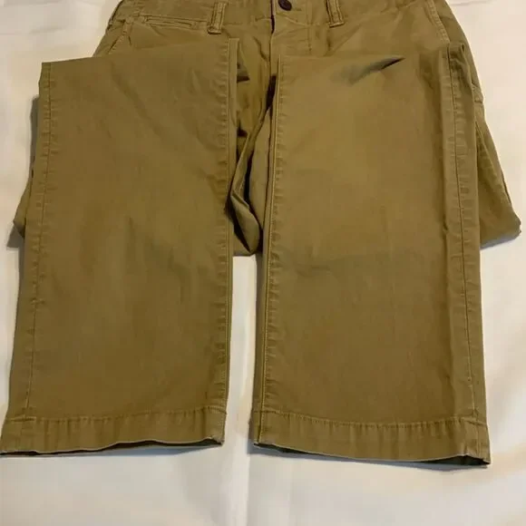American Eagle size 29 x 34 original straight leg kahki pants like new